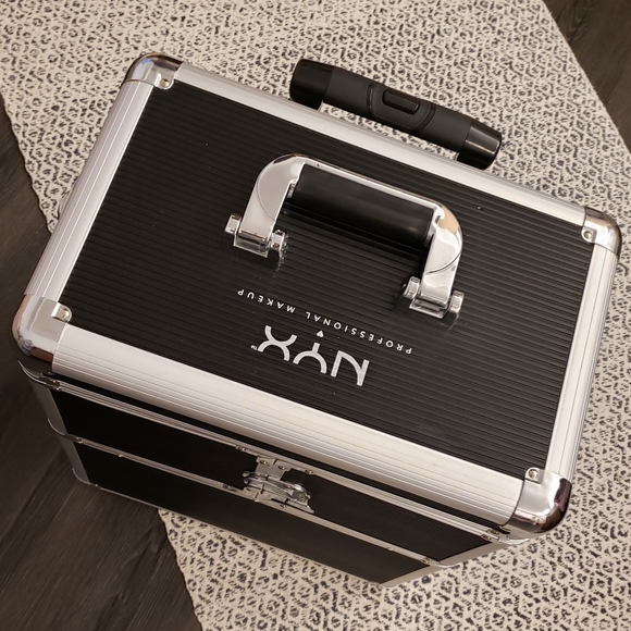 Rolling Cosmetic Case For Make Up Artist - Picture 2 of 7